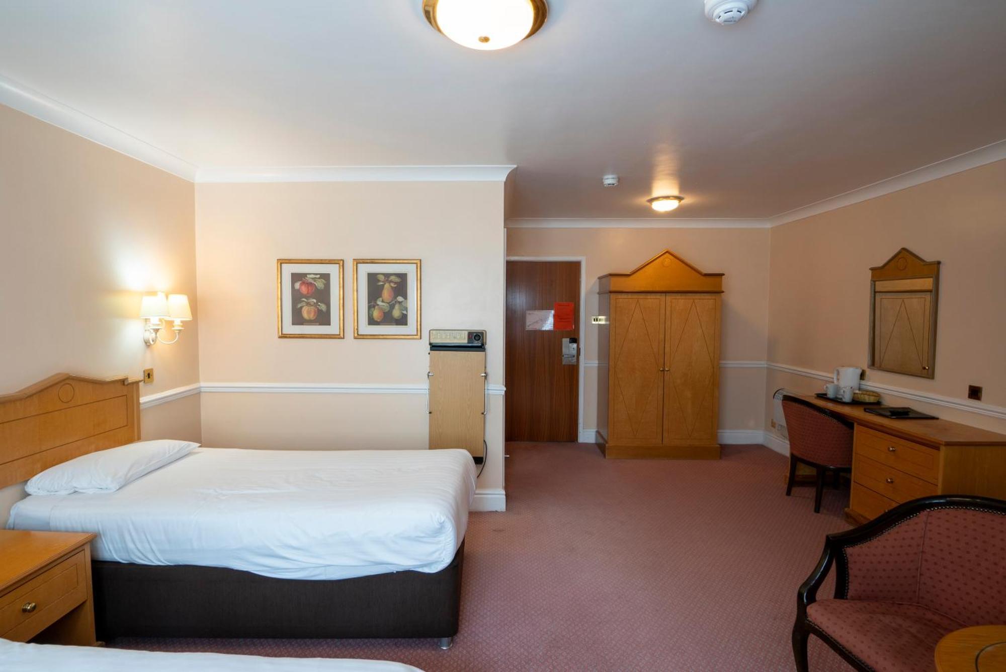 Beaufort Park Hotel 몰드 외부 사진