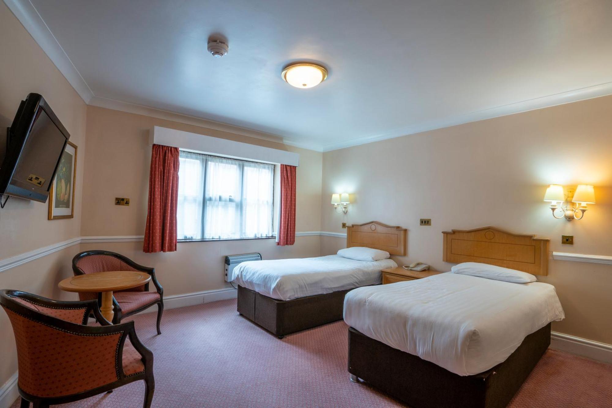 Beaufort Park Hotel 몰드 외부 사진