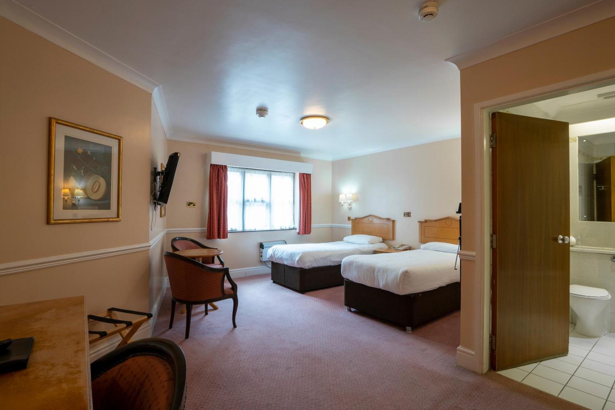 Beaufort Park Hotel 몰드 외부 사진