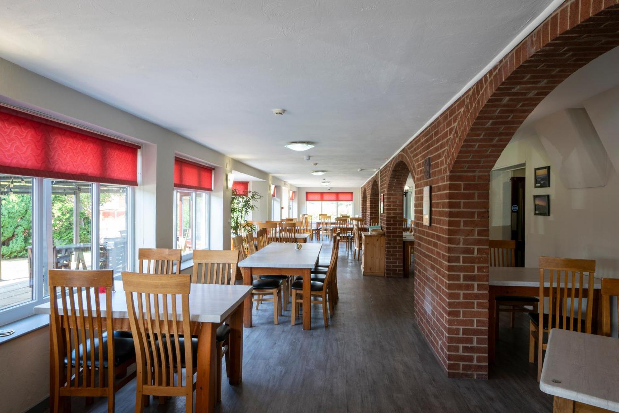 Beaufort Park Hotel 몰드 외부 사진