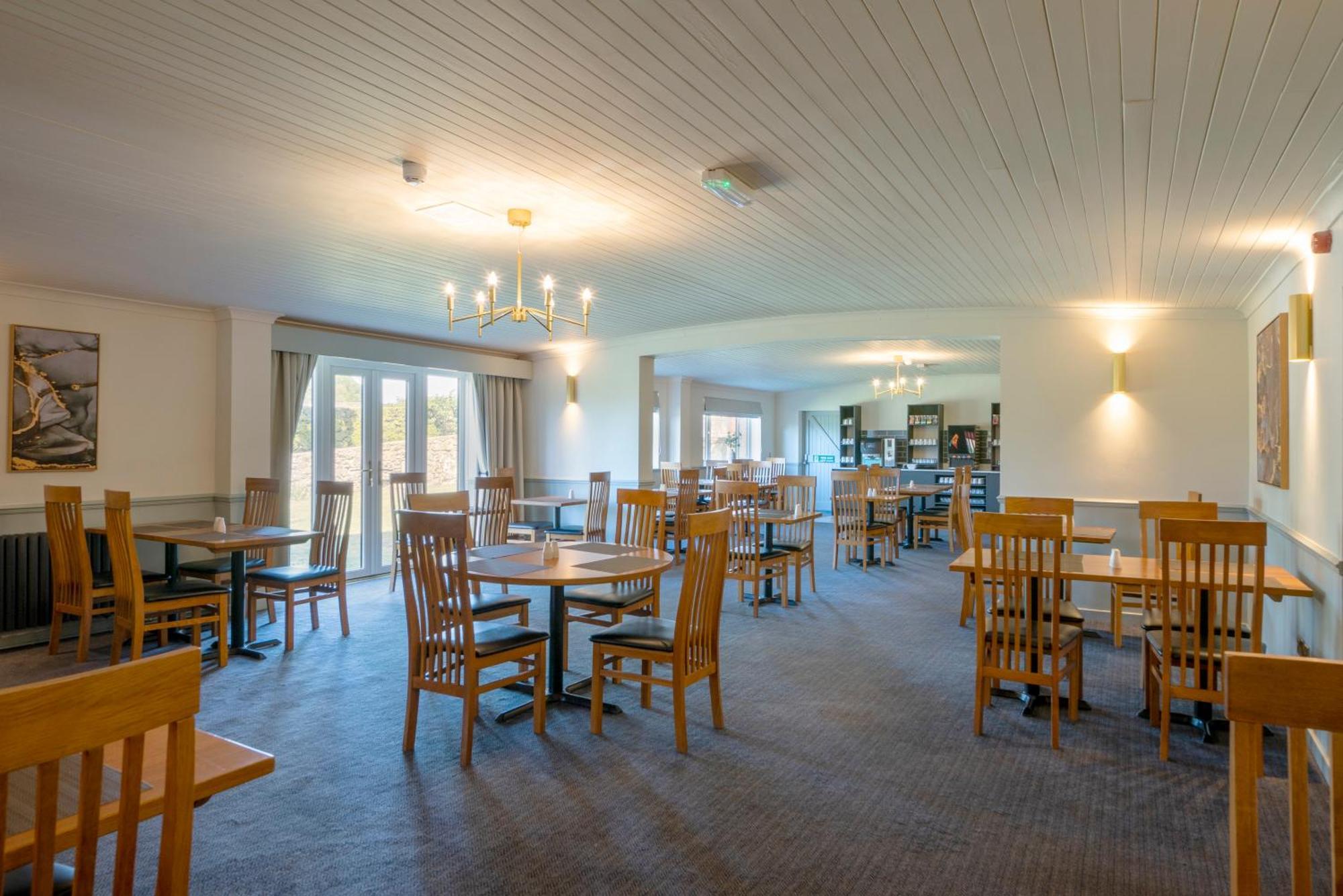 Beaufort Park Hotel 몰드 외부 사진