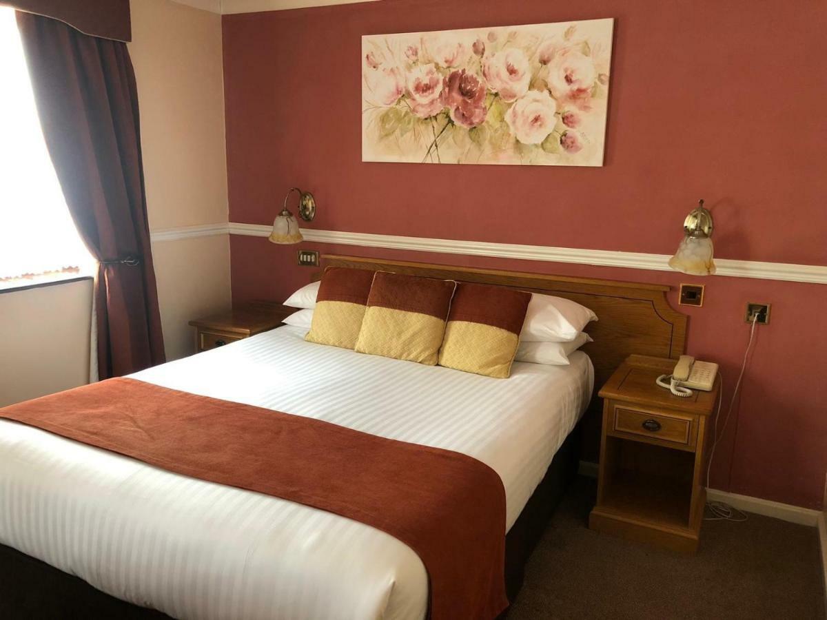 Beaufort Park Hotel 몰드 외부 사진